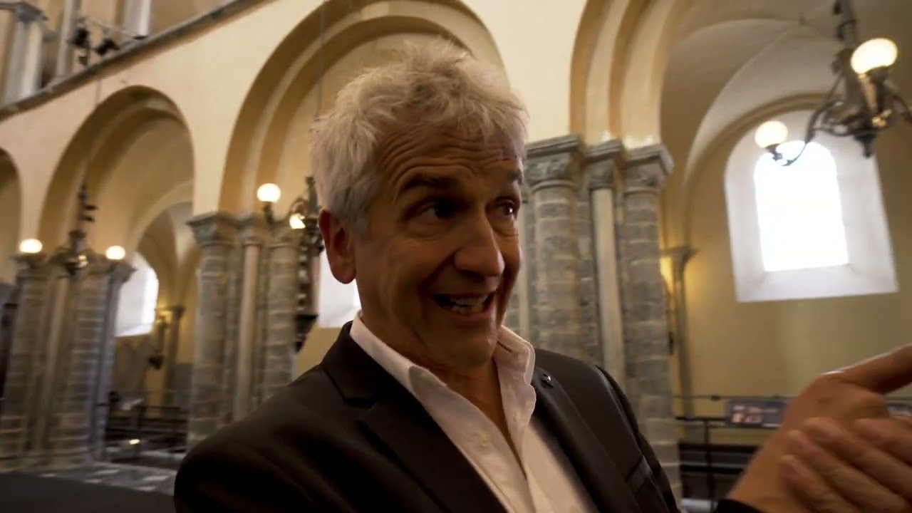 Elle est pas belle la ville ? Bruno Coppens vous fait d&eacute;couvrir la Cath&eacute;drale de Tournai