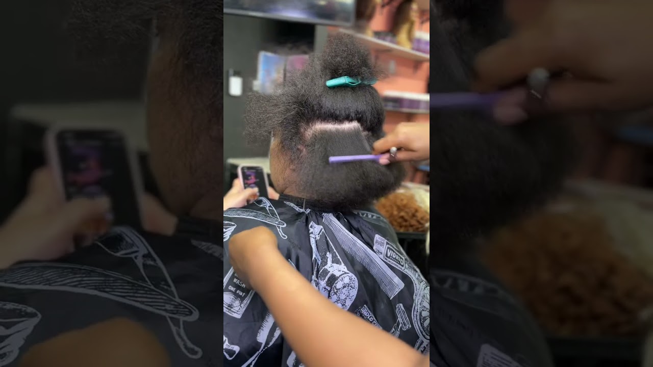 Quick trim before braids ✂️ Removing those dead ends is key! 