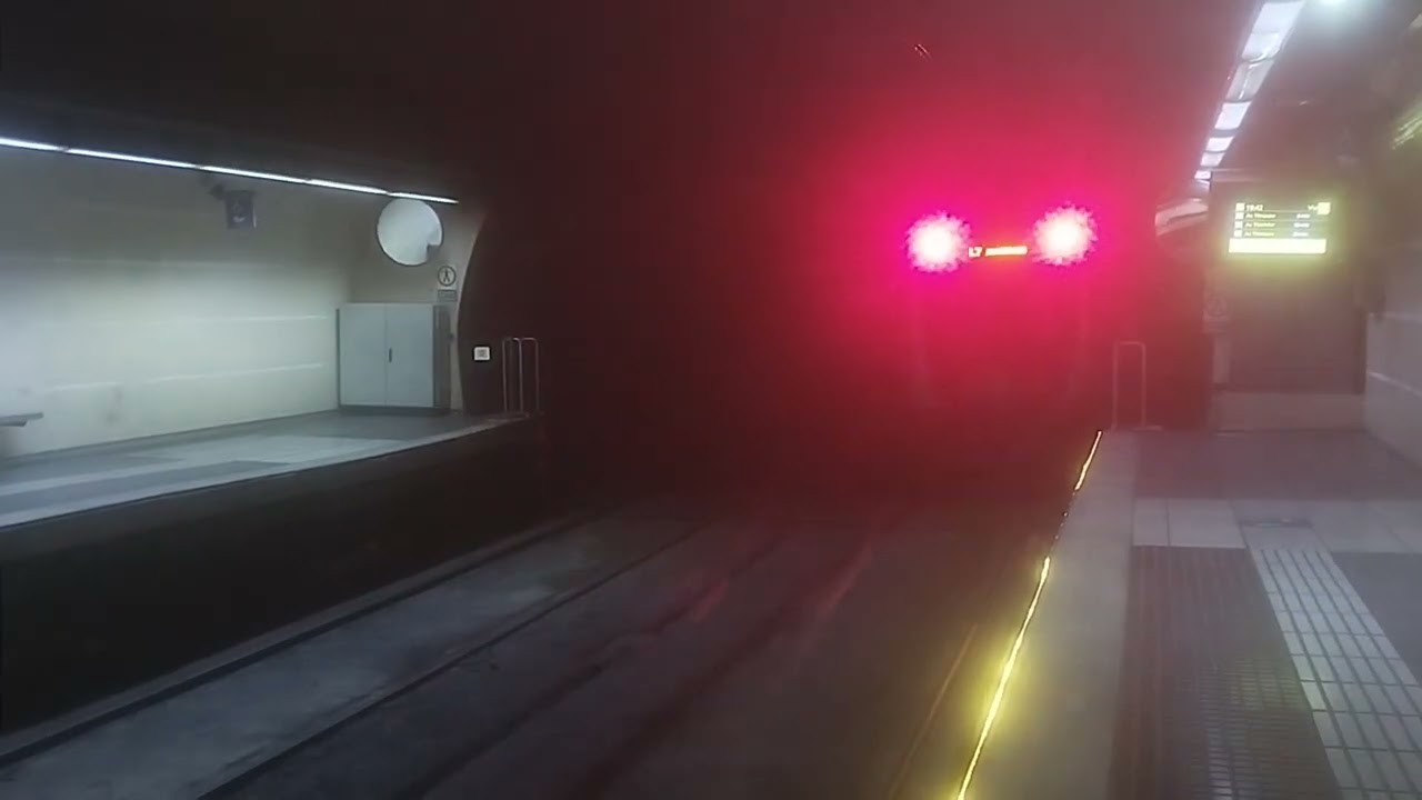 FGC UT 114.05 en la línea L7 saliendo de Padua hacia Av. Tibidabo