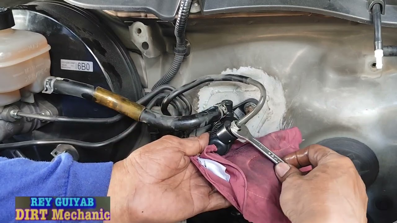 TOYOTA HI-ACE; Nasa byahe ng biglang di na ma kambyo, dahil lumubog ang clutch pedal? DIRT MECHANIC