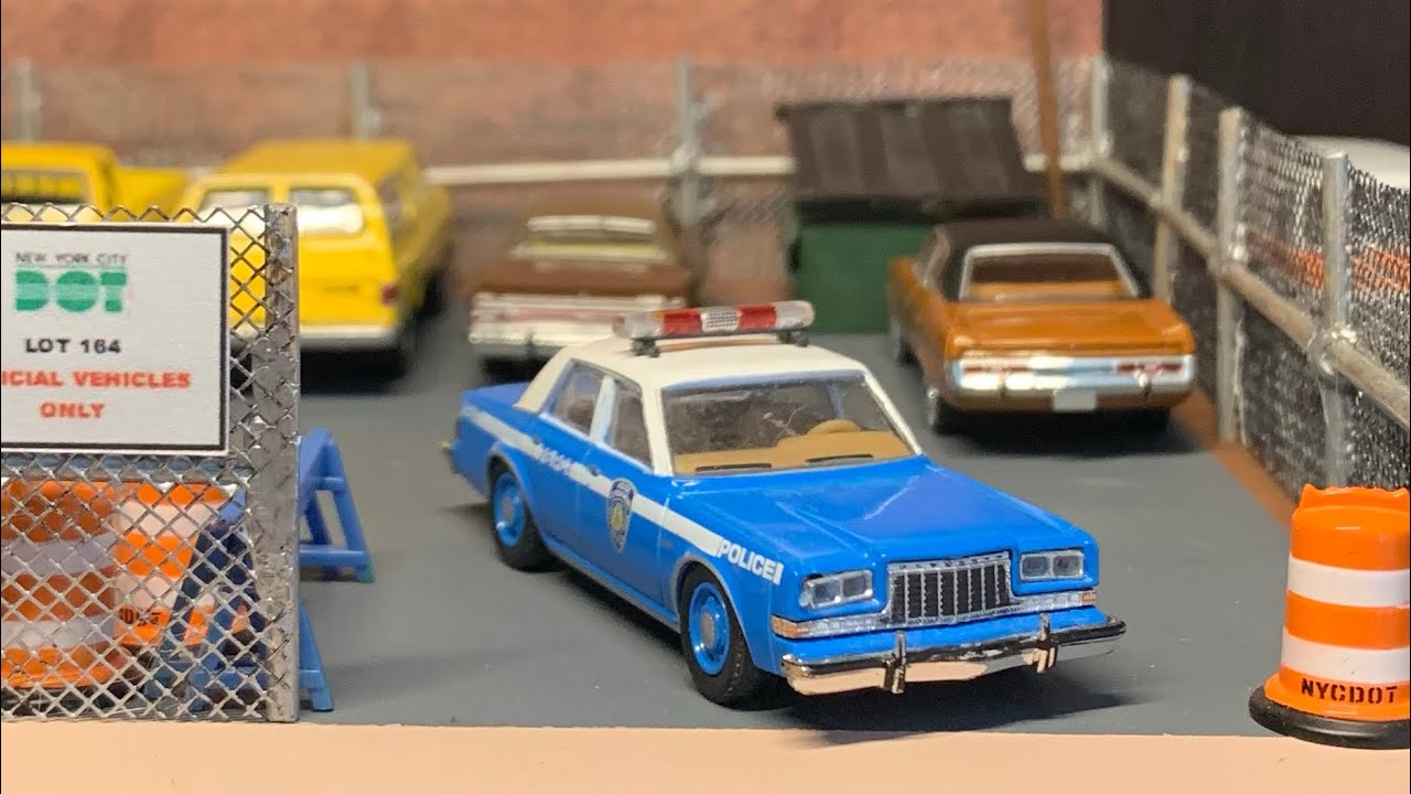 Morrisgate Outskirts: 1:64 Diecast Diorama City Traffic Scene | Greenlight Hot Pursuit