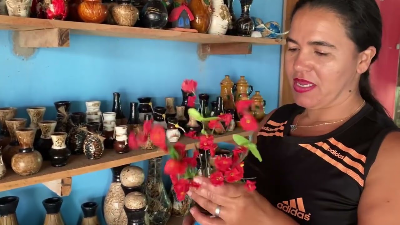 Fazendo limpeza nos enfeites de barro! 