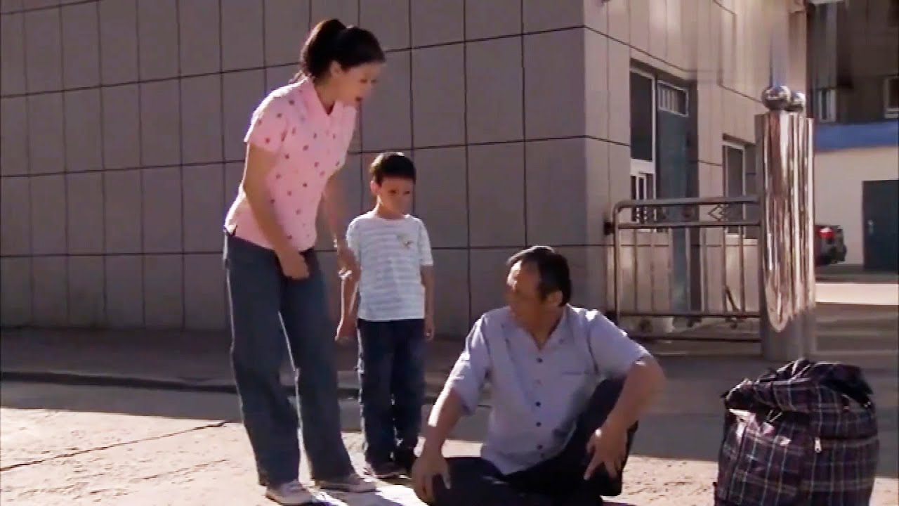 窮母子救下老頭，沒想到老頭是超級富豪，直接帶她們進豪宅