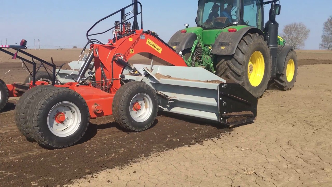 Topcon 2D system installed on the leveling blade