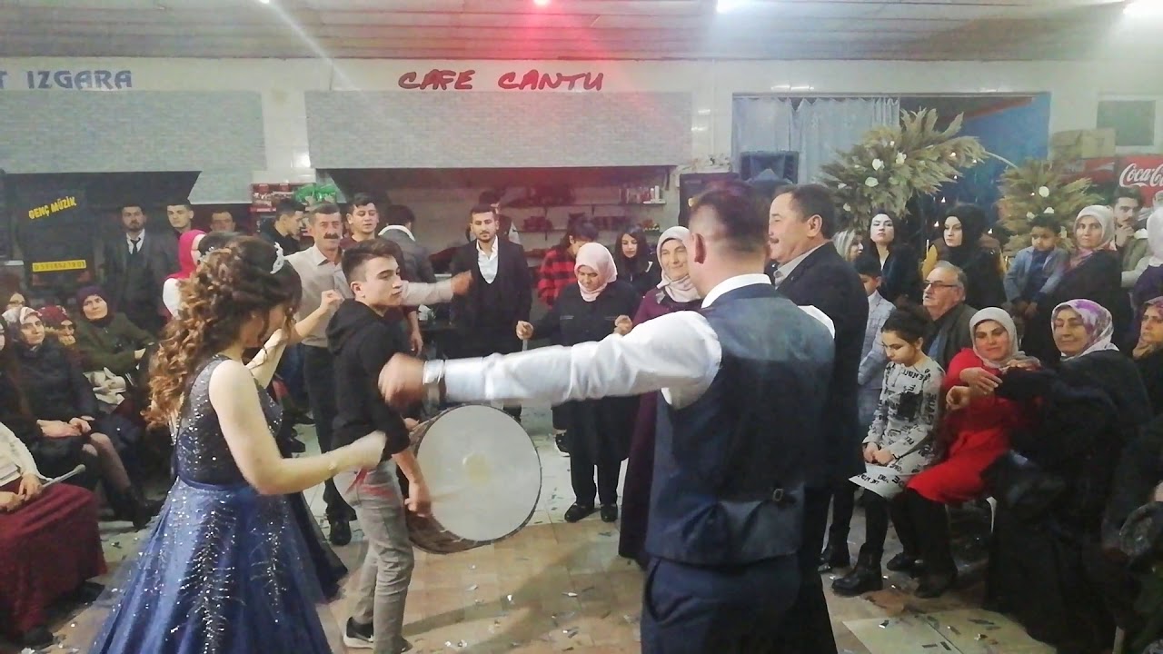 DEMİRCİ'de MELEK Taş ile ALİ Akıncı' nın NİŞAN töreninden görüntüler