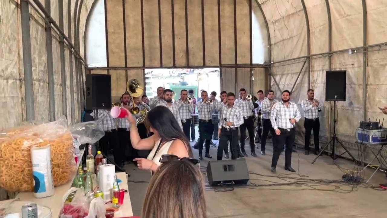 Banda Corona Del Rey - El Muchacho Alegre y Toro Viejo