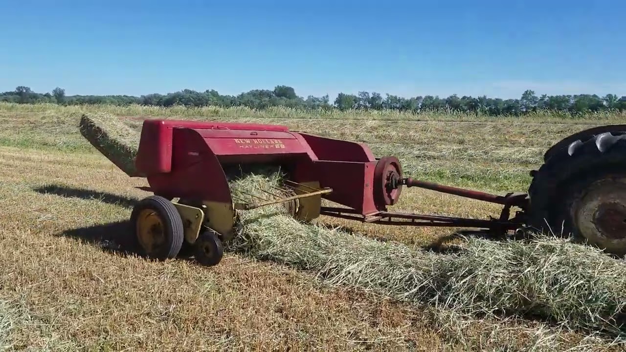 Baling hay with Ford 660 and New Holland 68 Hayliner