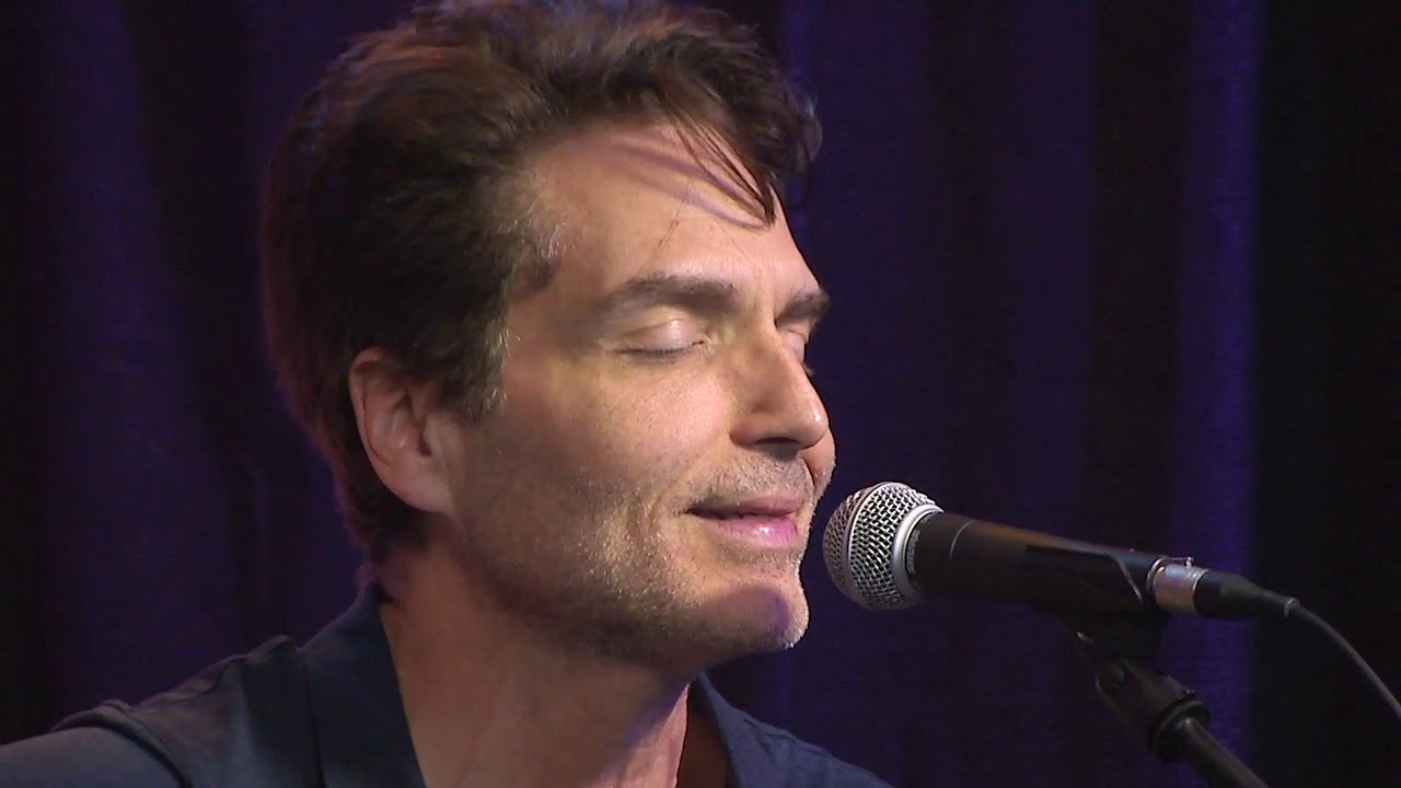 Richard Marx Performs 'Endless Summer Nights' At 92.5 The Breeze