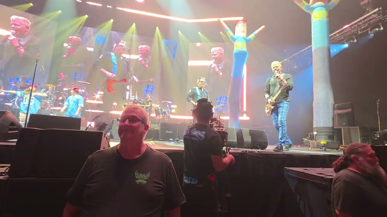 The Offspring - Pretty Fly (for a White Guy) - Live at the Fargodome