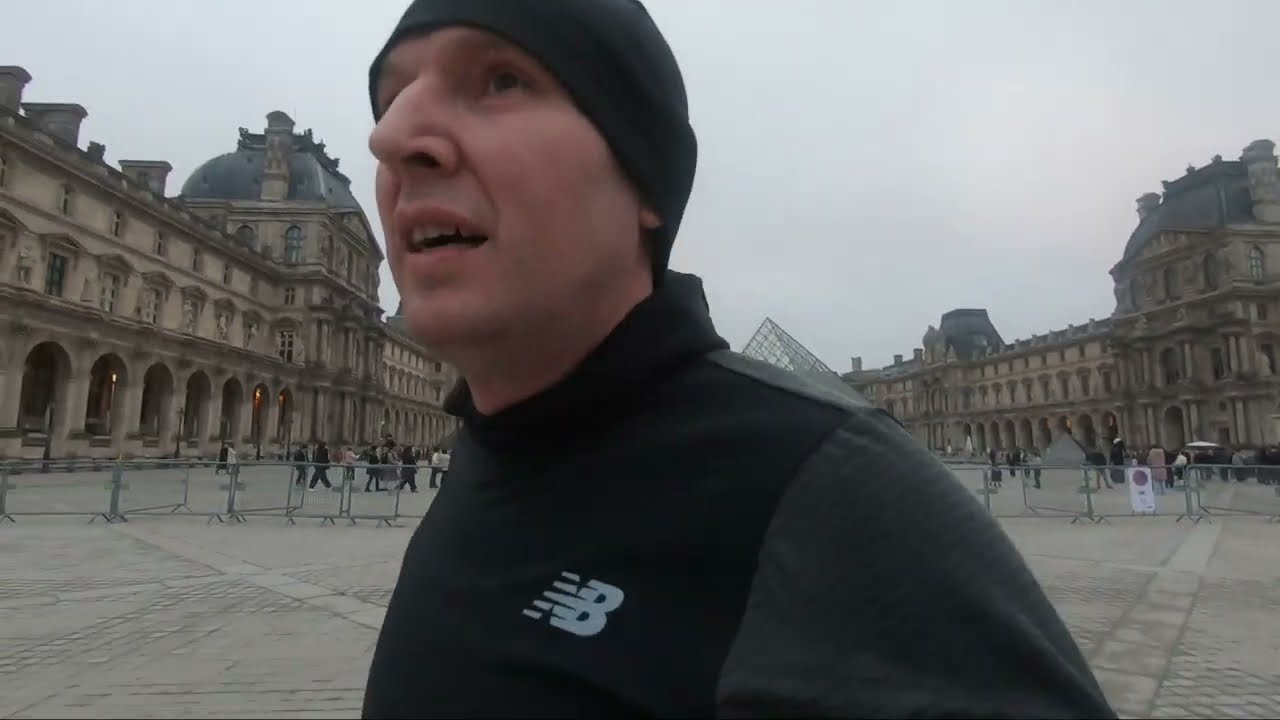 Morning run in Paris: Eiffel Tower, Pantheon, Louvre, Place de la Concorde, Alexander III Bridge