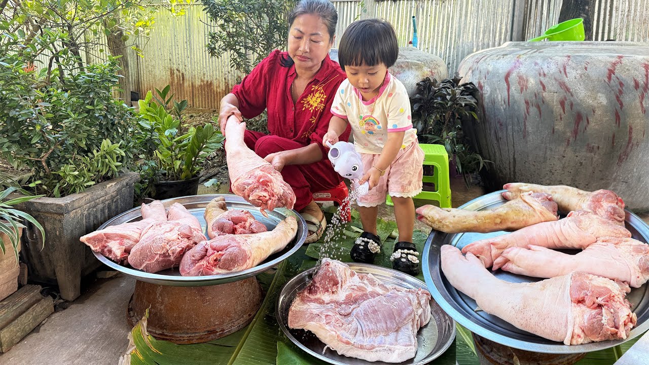 Sreypov Life Show: Yummy pork legs cook for table | Big family in countryside enjoy dinner