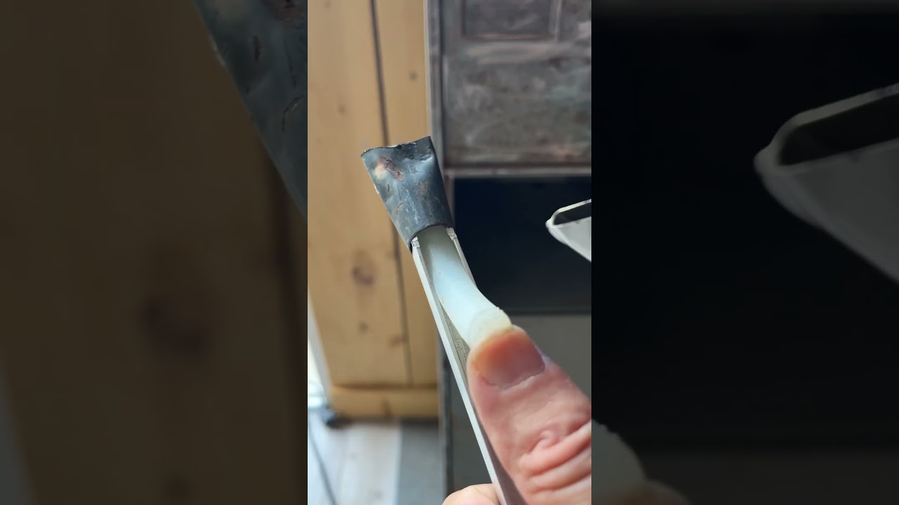 Fabriquer un pistolet &agrave; colle de fortune #tips #diy #bricolage #tools #shorts
