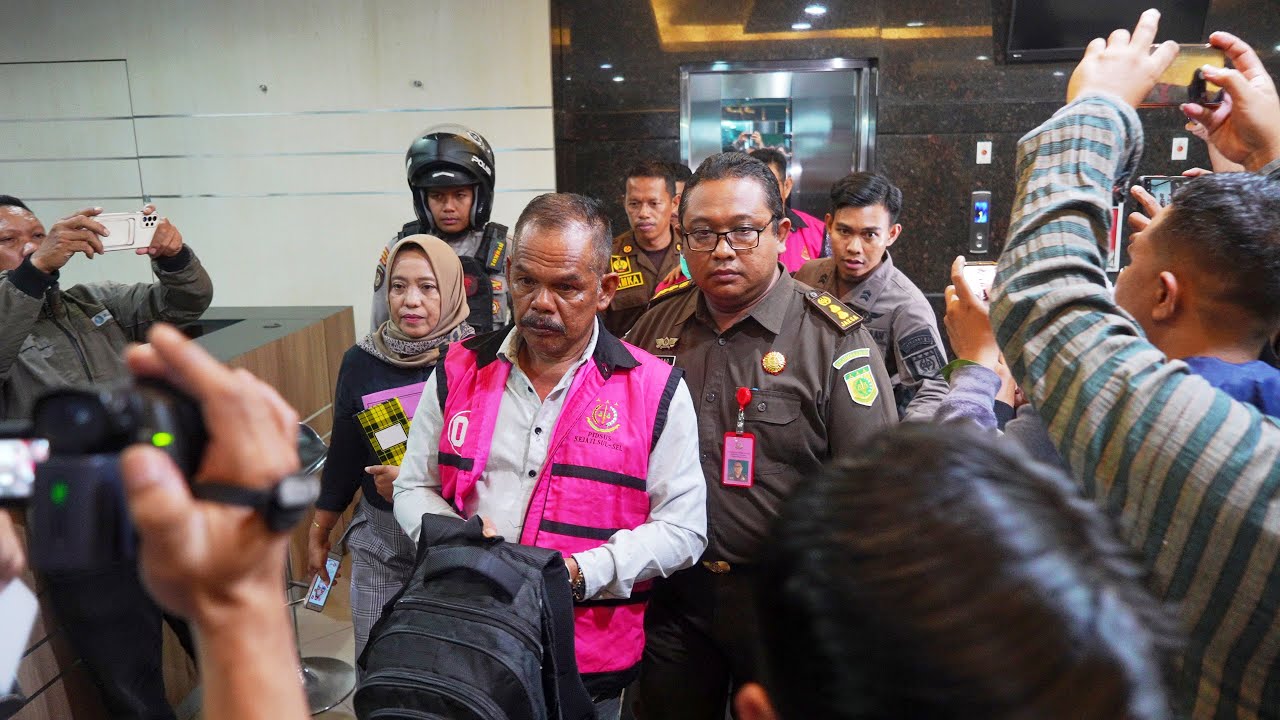 PENETAPAN & PENAHANAN 6 TERSANGKA TIPIKOR DUGAAN MAFIA TANAH BENDUNGAN PASELLORANG TA 2021