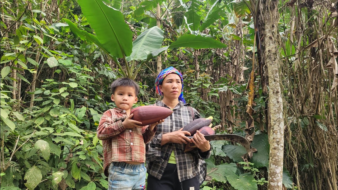 My and her son went together to plant white corn at the beginning of the month in the new year.