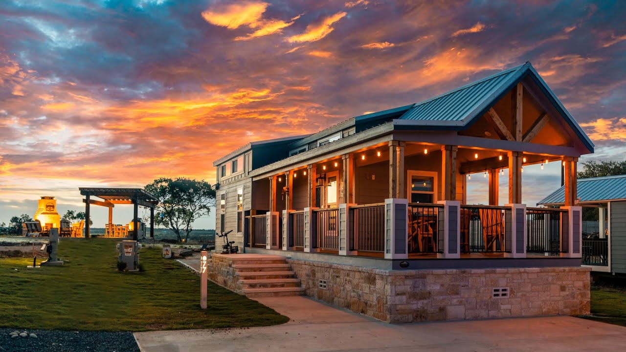 LIVING TINY with MR. TINY - Top Family Destination Vacation in Fredericksburg