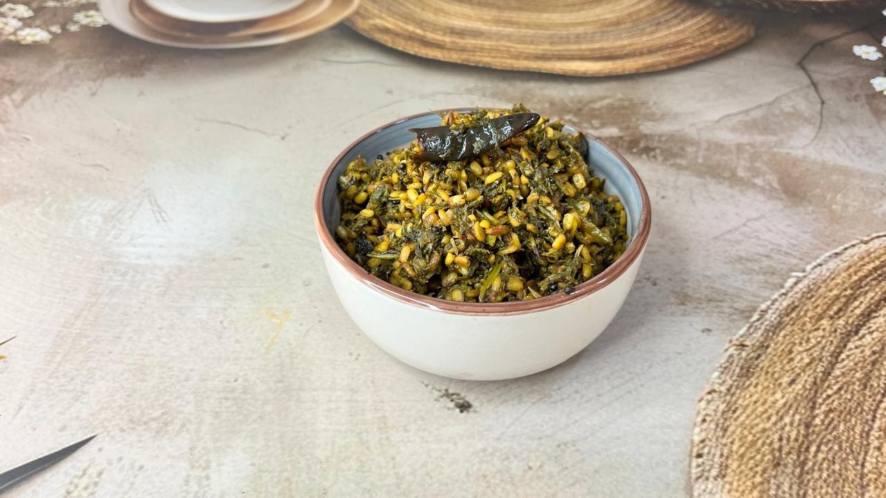 ఆవాల ఆకు పెసరపప్పు వేపుడు | Mustard Leaves Stir Fry | Winter Special