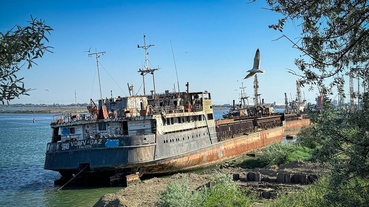 NAVI RUSSE ABBANDONATE 15 ANNI FA IN CENTRO ITALIA, DENTRO HANNO LASCIATO TUTTO