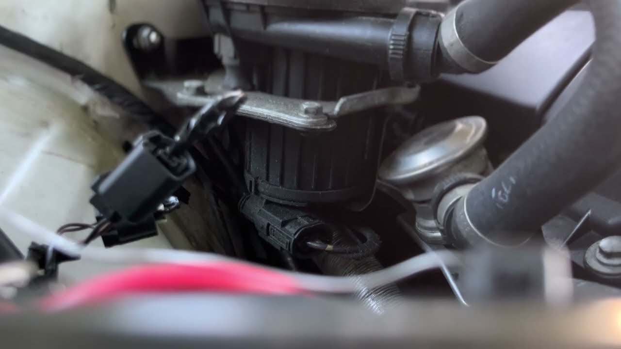 How to delete windshield washer fluid reservoir and turn fluid level light off in your BMW E46.