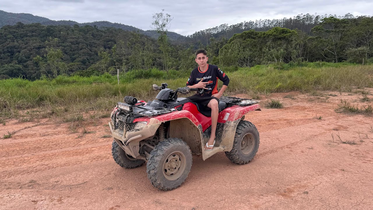 O BRIAN ANDOU COM O MEU QUADRICICLO PELA PRIMEIRA VEZ. Thiago velho 