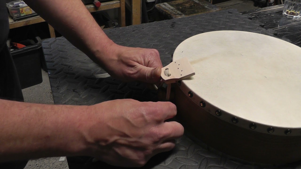 Tying a tailpiece onto a Crawford tackhead banjo