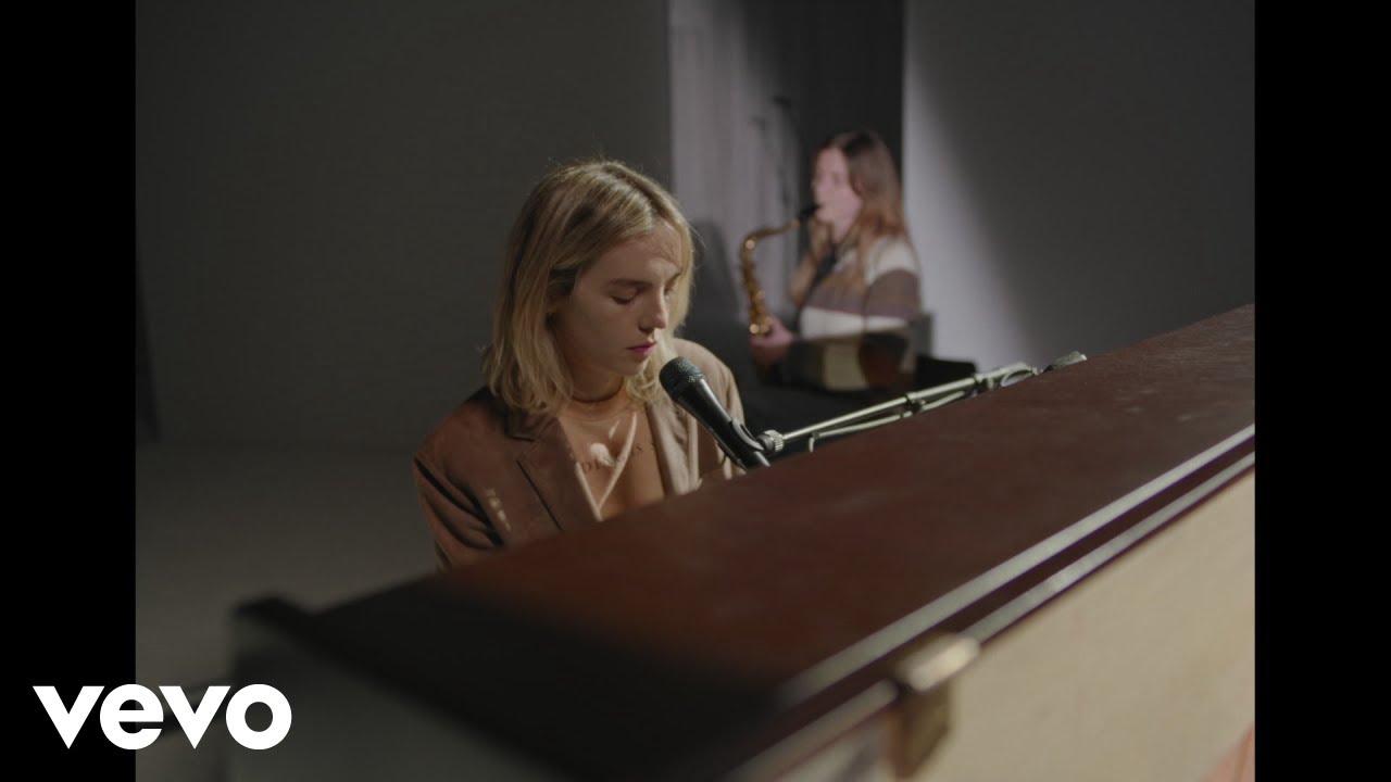 The Japanese House - One for sorrow, two for Joni Jones (Live)