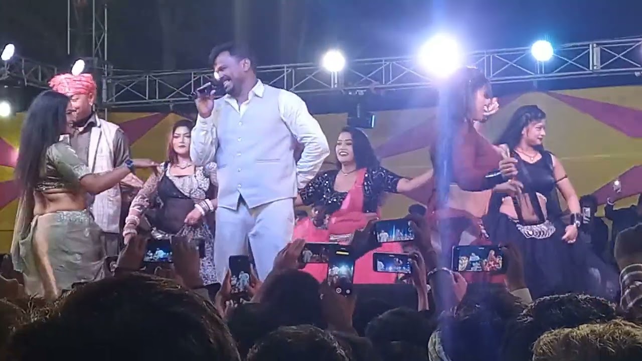 #chhoti_na_jana_ahirtoli_me😎😃 #holi_song_pramod_premi#pramod_premi #stageshow#bhojpuri#night#masti🔥😎