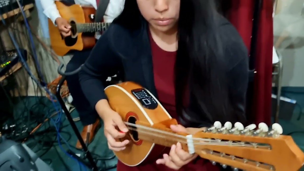 alabanzas  estos son los que alaban al cordero