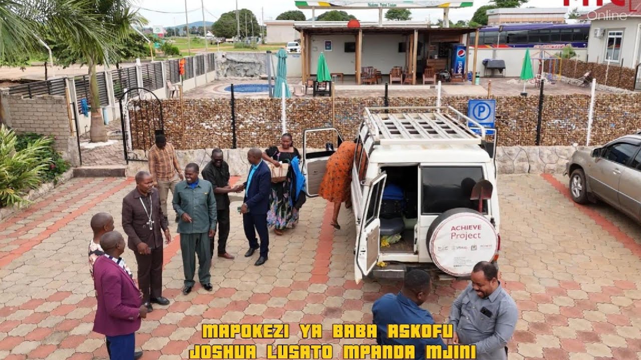 Namna Askofu Joshua Lusato alivyopokelewa na kanisa la AICT_MPANDA_MJINI wakionesha upendo mkubwa;