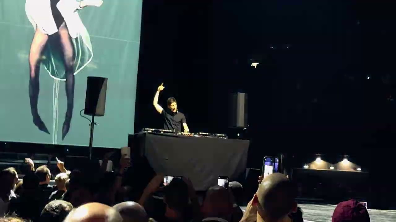 Madonna - Stuart Price mixing Future Lovers/I Feel Love in Paris - Celebration Tour - Paris - 13/11