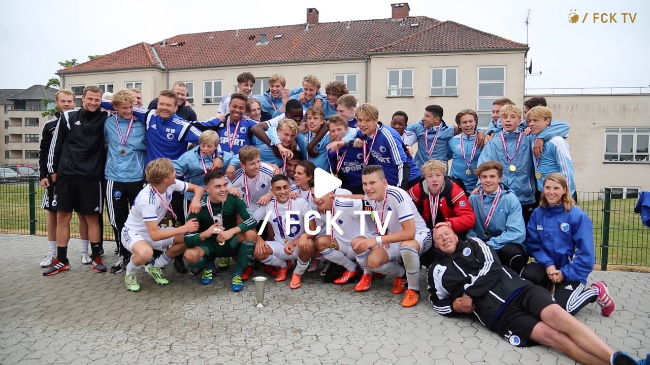 U17-mestre: Se drengene løfte DM-pokalen