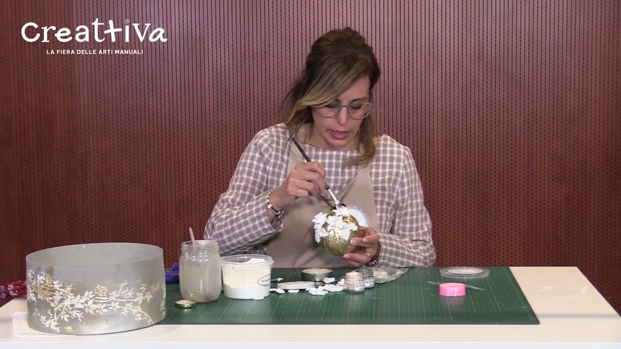 FIERA CREATTIVA - CREATTIVA CHANNEL Sfera di Natale con fiori tridimensionali con Laura Mello