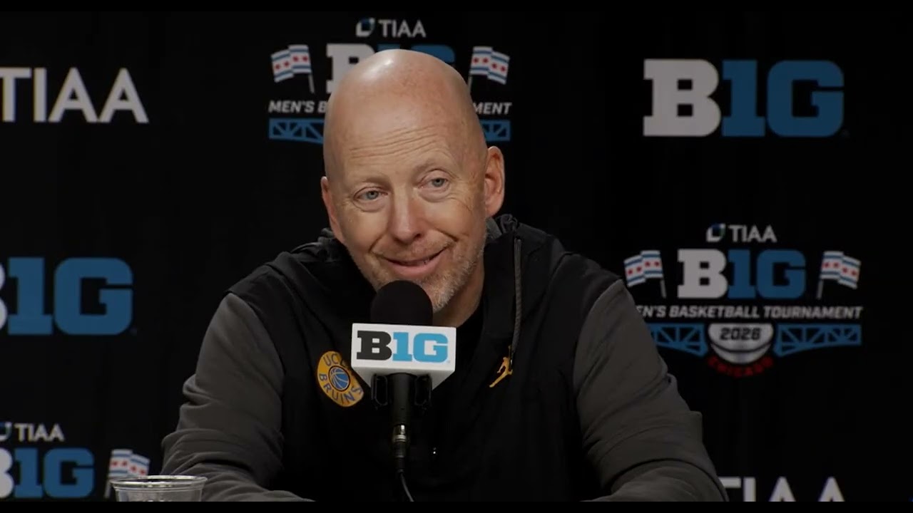 Кронин и игроки после поражения от «Пардью» на турнире Big Ten.