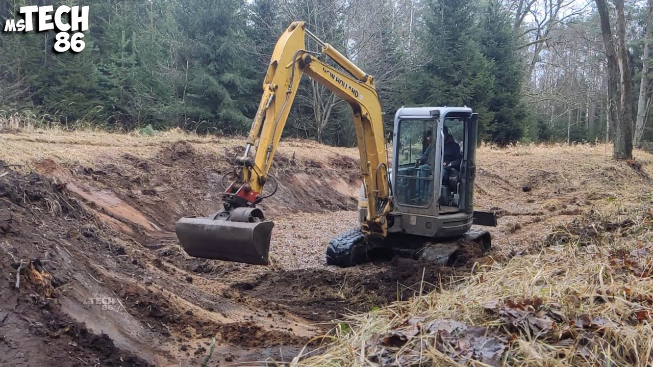 Cleaning The Retention Pond With Excavator (New Holland Kobelco E 50.2)