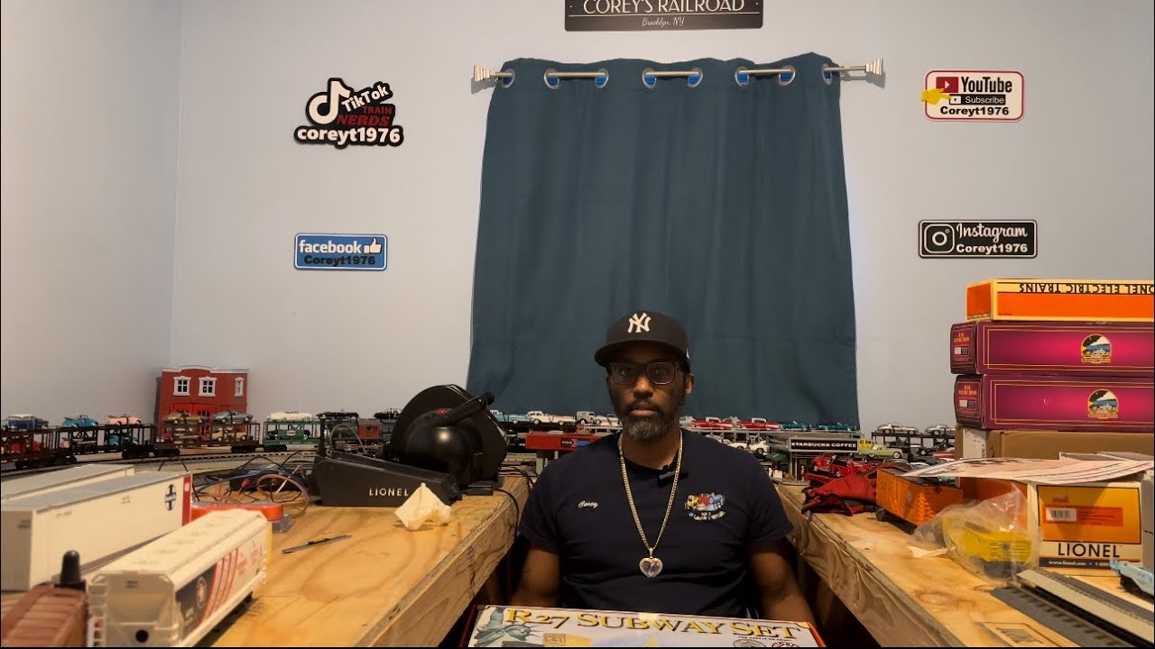 Unboxing Lionel R27 Subway Set