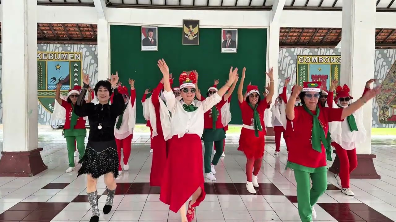 Music: MERRY CHRISTMAS & HAPPY NEW YEAR 圣诞新年快乐/ Line Dance/ Choreo :Hengki Leon & Henny Hui / HMD GB