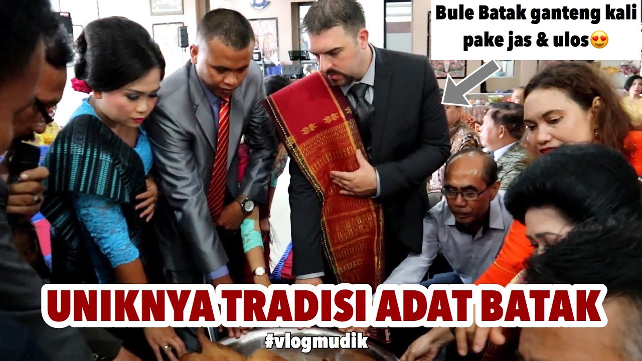 TRADISI ADAT BATAK YG UNIK || ABANG BANGGA JADI BULE BATAK 😊