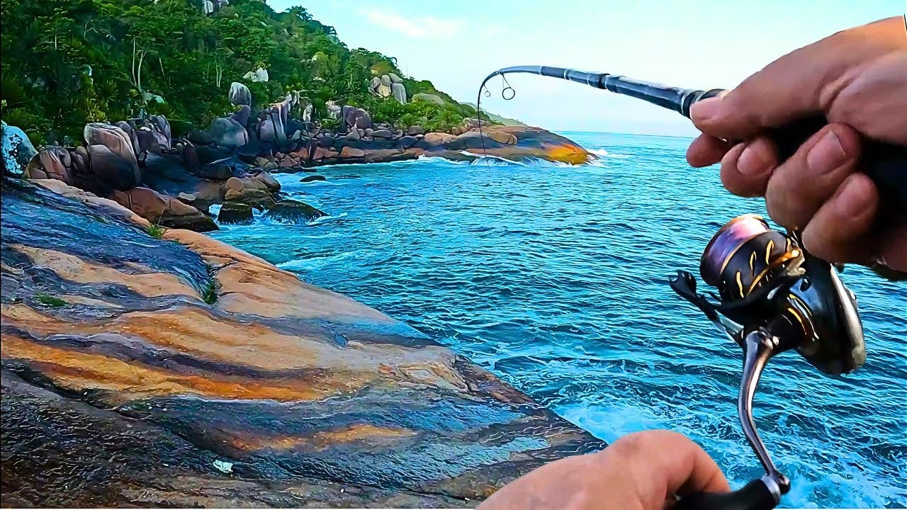 Pescaria Incrível de Costão em um dos Lugares Mais Lindos do Litoral!