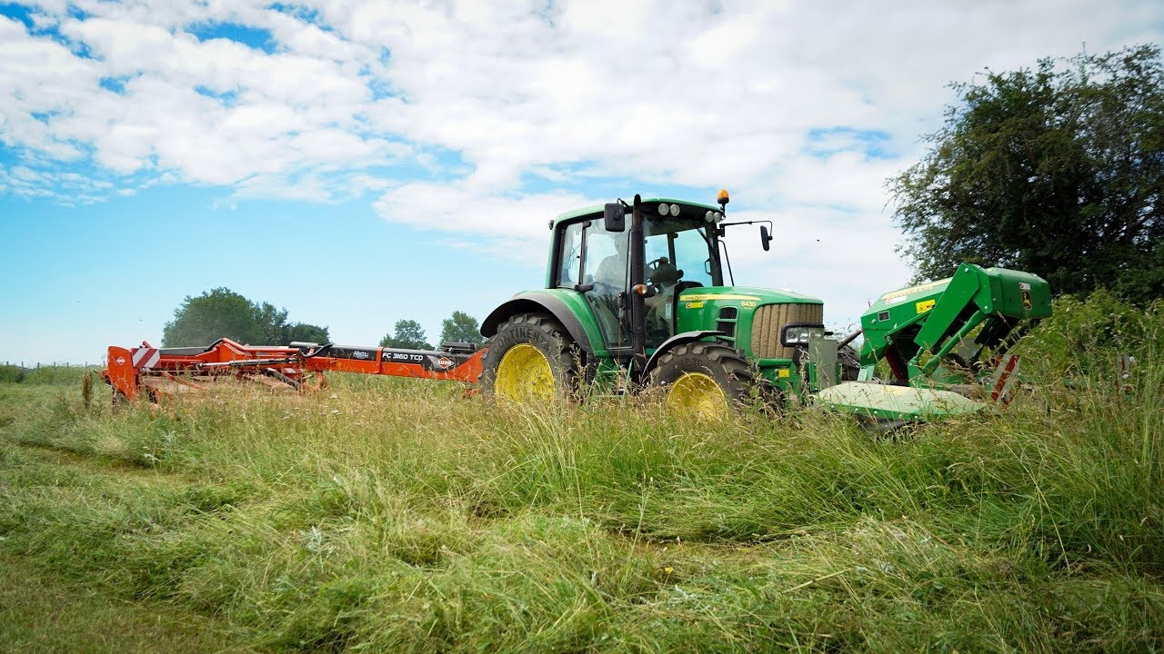 Fauchage de foin 2018 dans le Haut Doubs JOHN DEERE & KUHN
