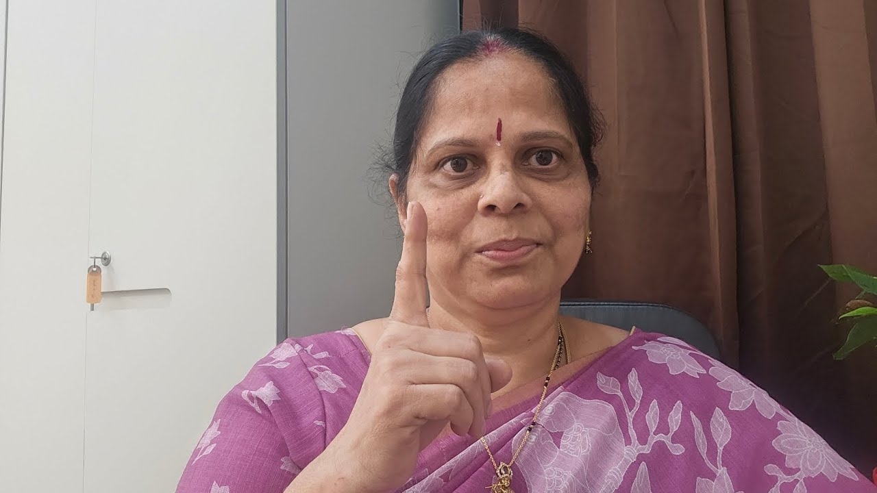 చీరలు కట్టుకున్న ఆడవాళ్లు నోరు మూసుకుని మూలన పడి ఉండండి  జాగ్రత్త