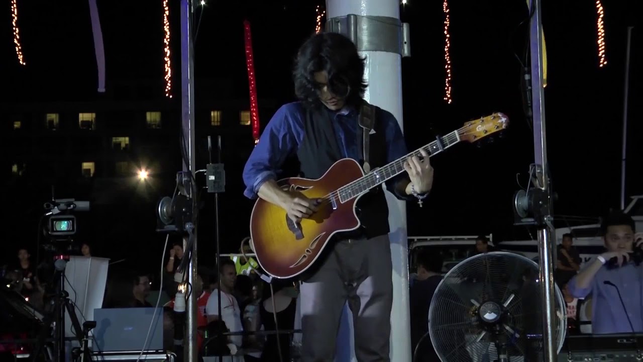 Wonderful tonight(Eric Clapton)Solo guitar live at kota kinabalu jazz festival 2014