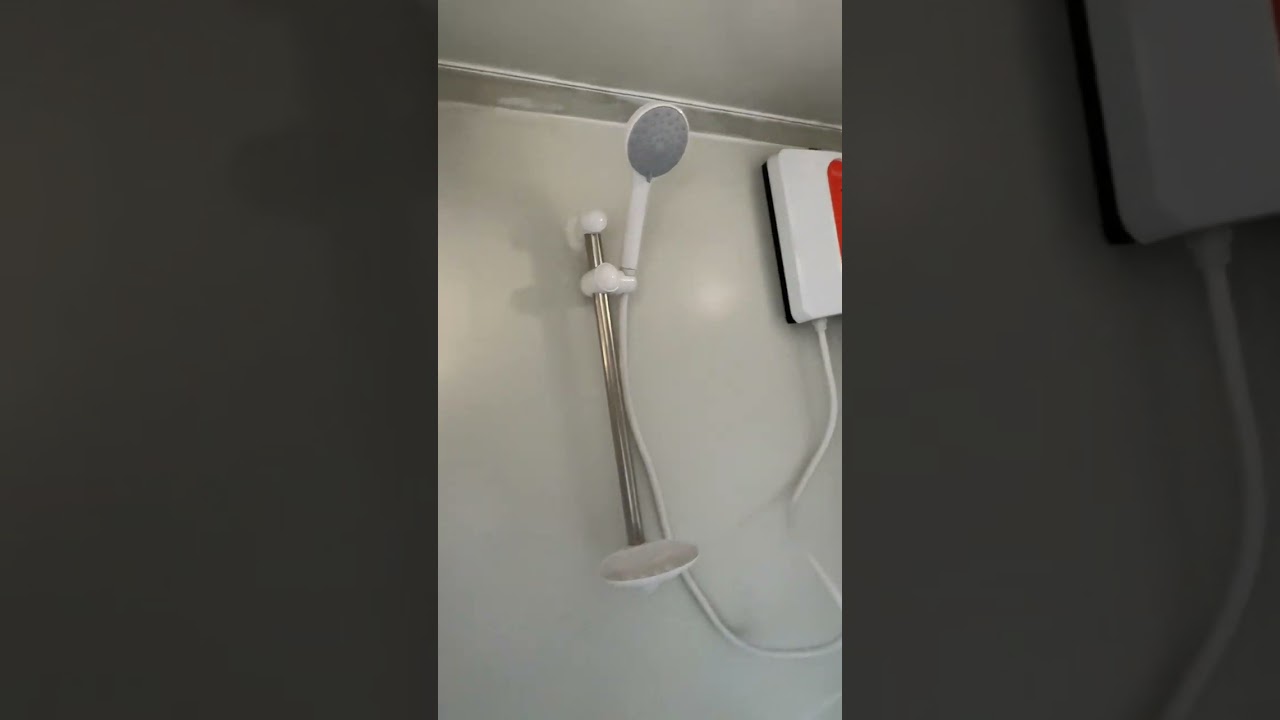 رخيص جدا تفصيل كمبر او كرفان في بدي السيارة او قص الكبينه وتفصل داخل شبك الكبينه  المحل  ممتاز شغله
