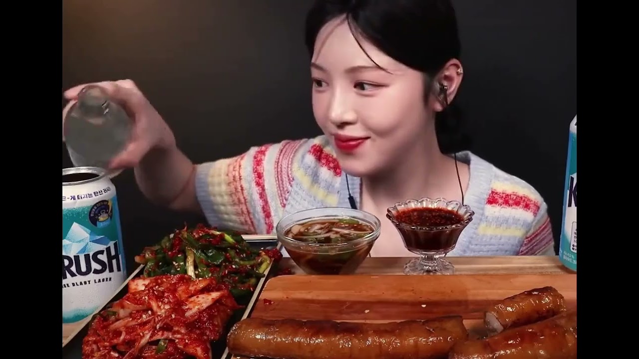 A mouthful of oiled grilled beef intestines