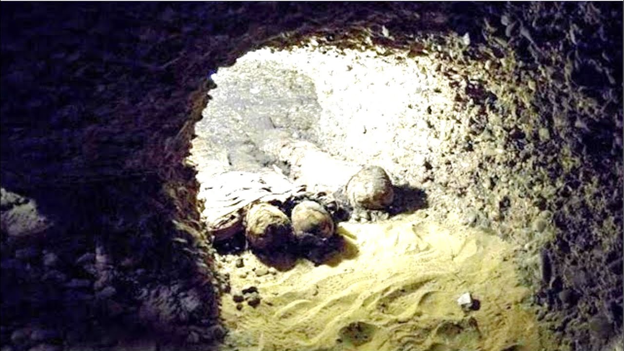 A Team Of Archaeologists Made A Surprising Discovery Next To The Oldest Pyramid In The Wold