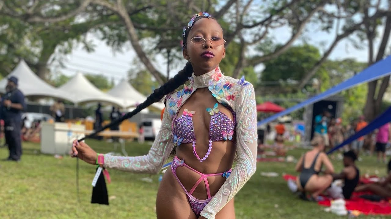 Live For Local - Monday Wear Designer Aria Applewhite