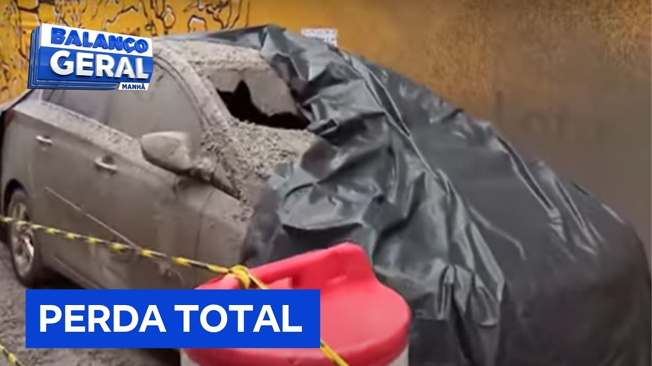 Carro é atingido por “chuva” de concreto