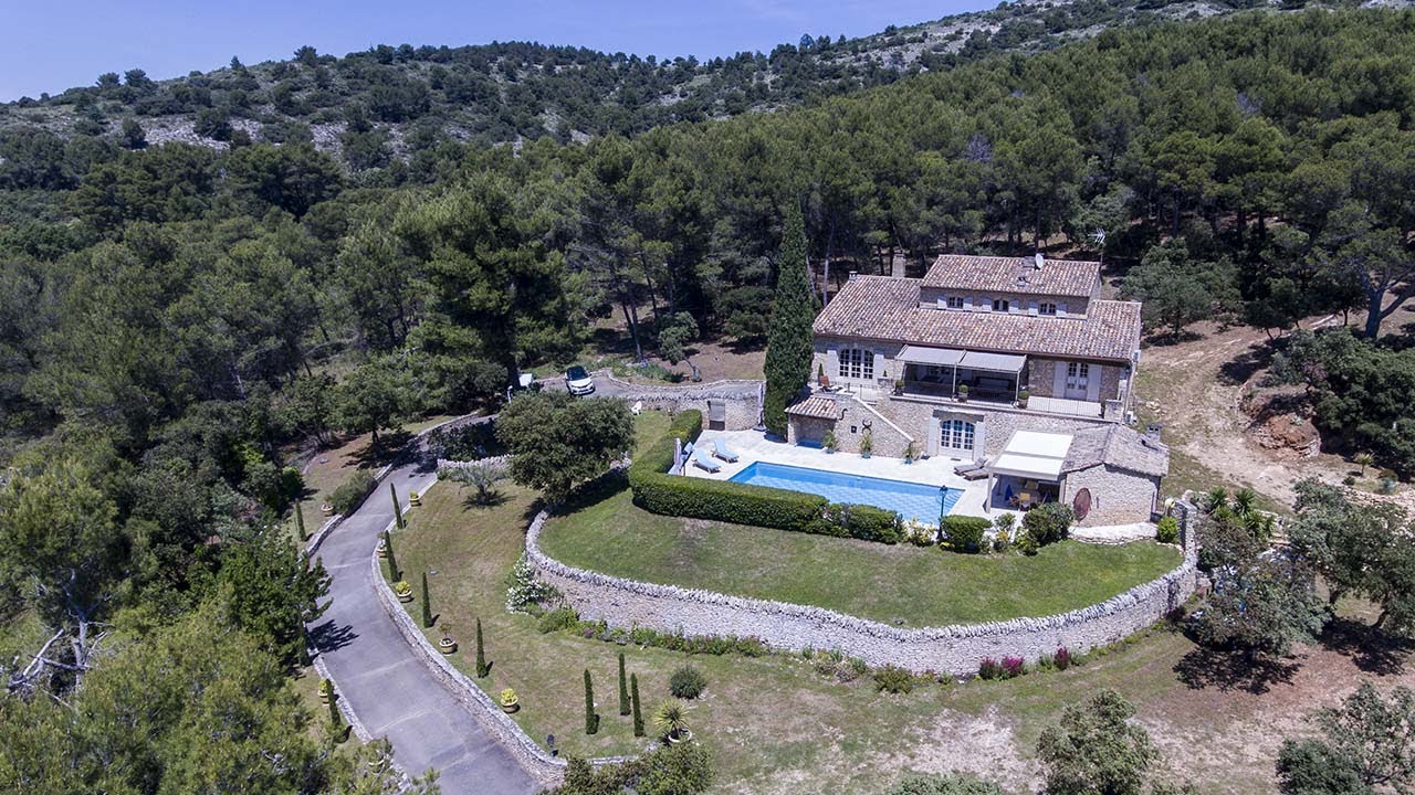 Visite Startgo - Mas en pierre de gordes, entre Avignon et Salon de de Provence.
