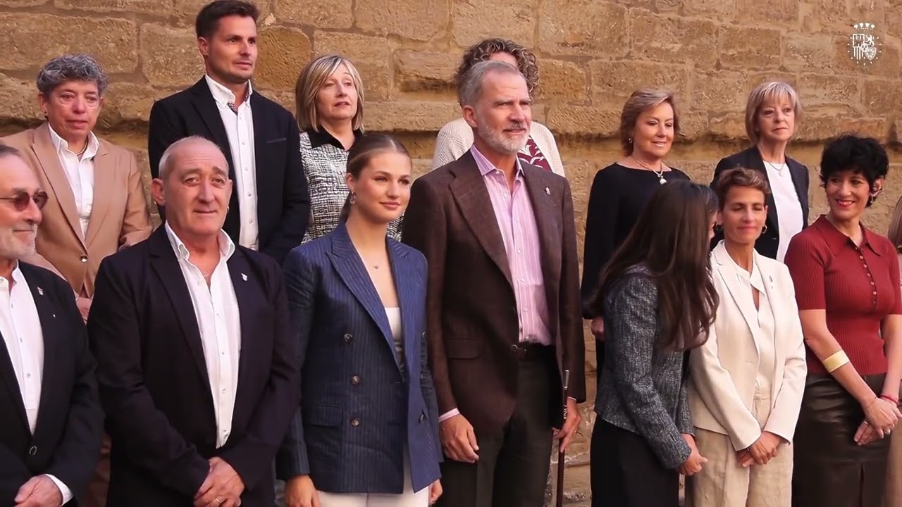 Sus Majestades los Reyes y la Princesa de Asturias y Viana visitan al Castillo de Olite