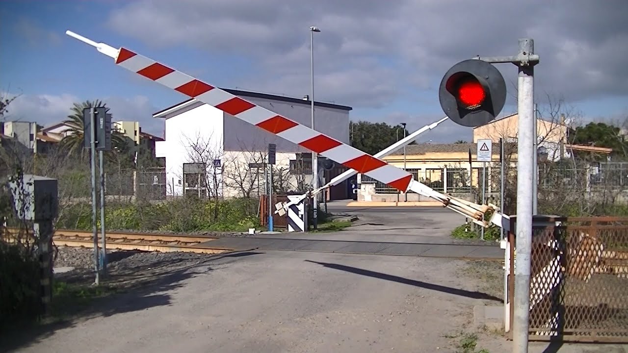 Spoorwegovergang Oristano (I) // Railroad crossing // Passaggio a livello