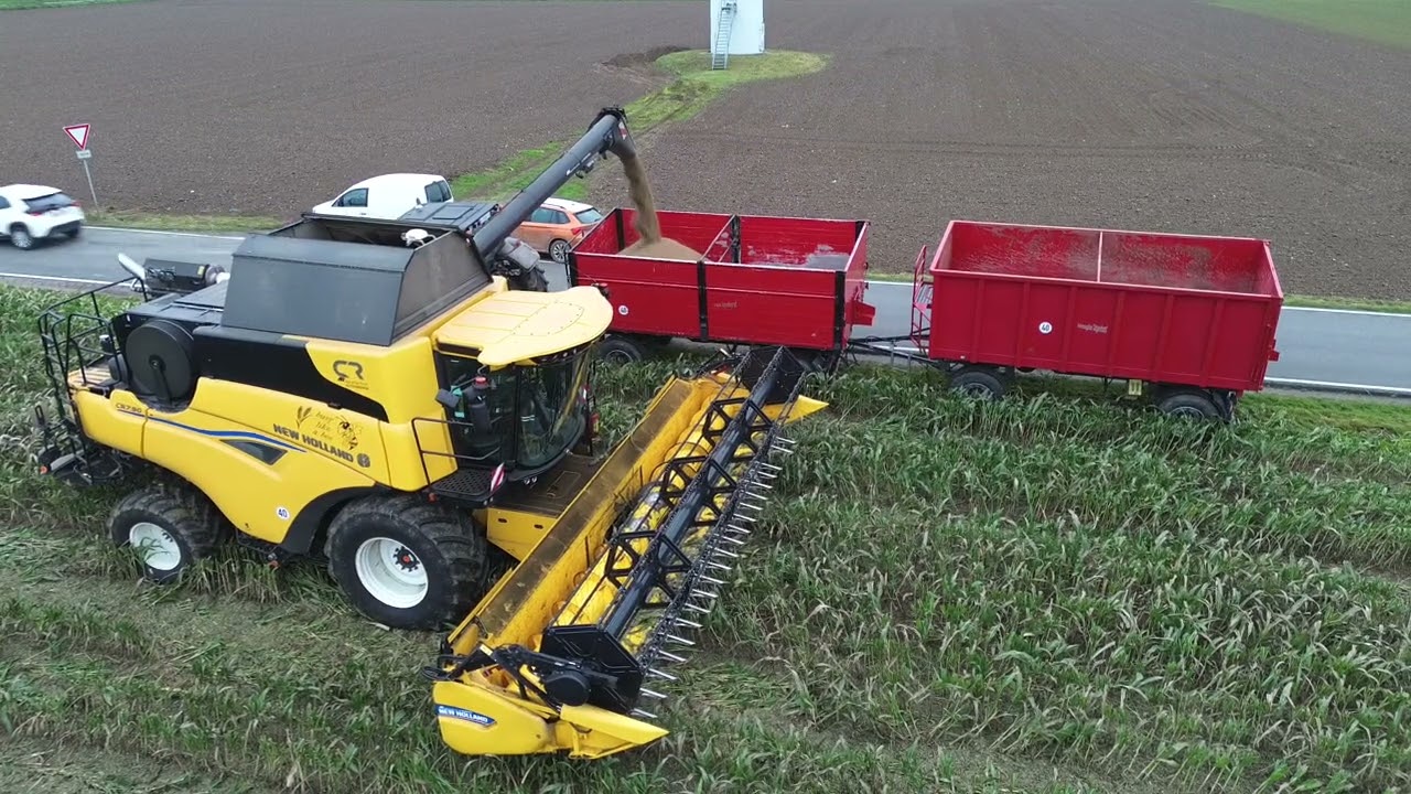 New Holland CR 7.90, Valtra T 172 Gespann.