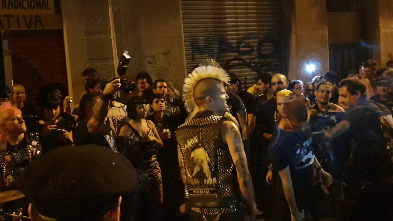 IRREAL - Ens Venen A Salvar (live at CAOS A GRACIA)